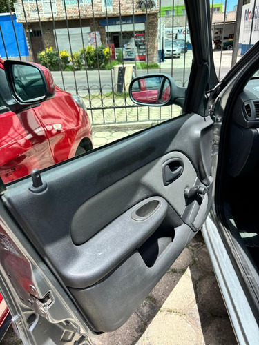 Nissan Platina 1.6 Custom Mt