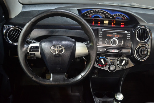 Imagen 14 de 15 de Toyota Etios Cross 1.5 Mt 2014