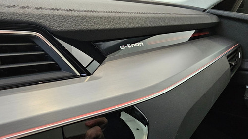 Imagen 19 de 25 de Audi Q8 Sportback E-tron