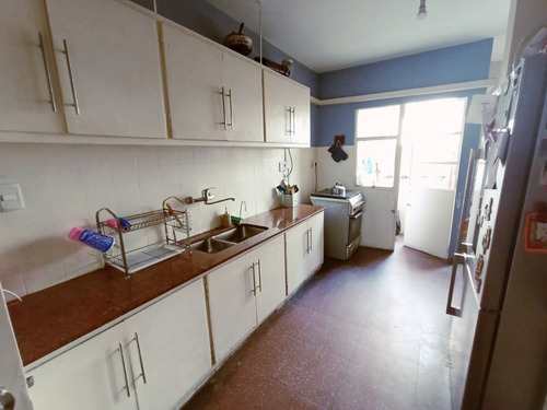 Imagen 6 de 16 de Apartamento Sobre Guayaqui, A Una Cuadra De Rambla