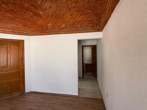 Casa En Renta De Una Recamara En Condominio En Fraccionamiento Campestre En Villa Corregidora, Qro. - ¡ideal Para Ejecutivos O Parejas Recién Casados!