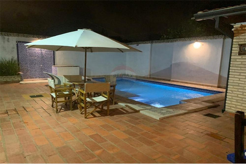 Imagen 4 de 14 de Vendo Casa Con Piscina En Laurelty, Luque: 3 Habitaciones