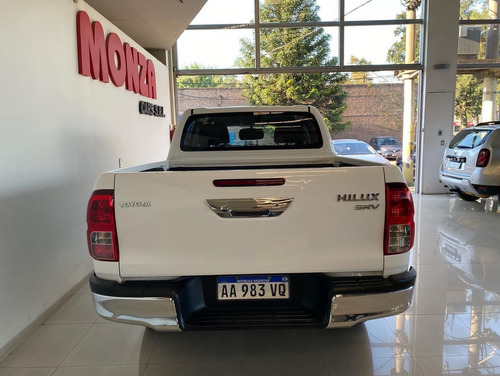 Imagen 4 de 10 de Toyota Hilux 2.8 Cd Srv 177cv 4x2 2017