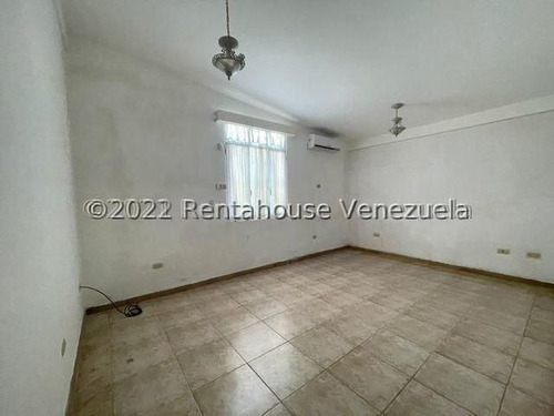 Imagen 4 de 11 de Amplia Casa Con Muy Buena Distribución Ubicada En Judibana, Con Servicios Públicos Ininterrumpidos. #22-15665.