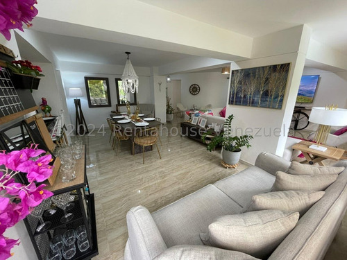 Las Esmeraldas !! En Venta Totalmente Amoblado, Equipado Y Actualizado Hace 3 Meses, 201 M2, 3 Hab., 4 Baños, 2 Pe. Impecable Conjunto Residencial, Piscina, Parrillera, Cancha Tenis, Gimnasio.