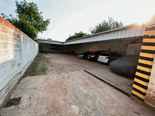 Venta De Cochera Con Dpto Y Sala De Reunion · Lujan