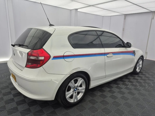BMW 116i 2011 Hatchback 3 puertas con Sunroof y Llantas Runf