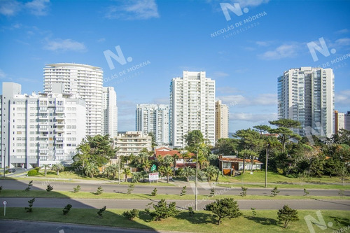Imagen 5 de 23 de Departamento En Venta, Excelente Ubicacion, Edificio Alexander Boulevard - Punta Del Este Mansa