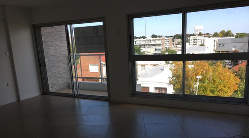 Imagen 1 de 11 de Alquiler Y Venta De Apto Con Vista Al Rio