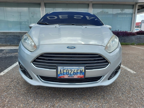 Imagen 2 de 15 de Ford Fiesta Titanium