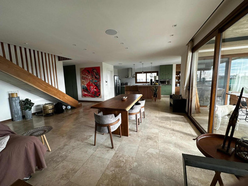 Casa En Venta - 5 Dormitorios 6 Baños - Escobar