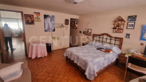 Casa De 2 Niveles Con Jardín Y Cancha De Frontón En Parque San Andrés, Coyoacán.