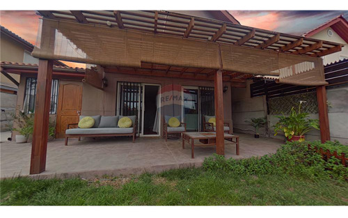 Acogedora Casa Aislada, 2 Pisos, Calle Tranquila, 3d; 3b, 2e