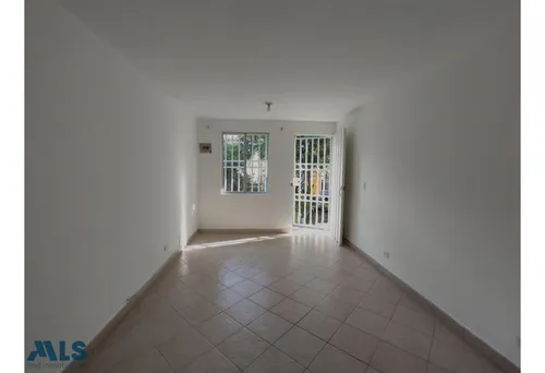 Casa Unifamiliar En Venta Aures # 1(mls#249011)