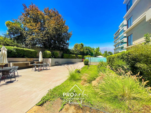 Departamento En Venta De 3 Dorm. Con Jardin En Las Condes