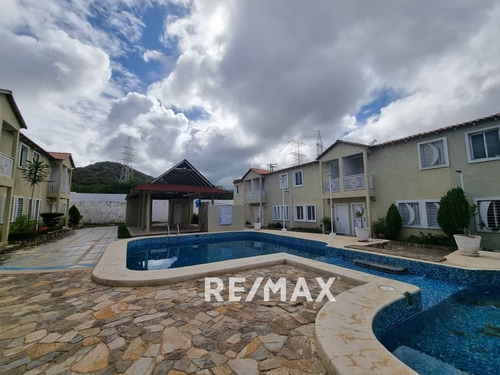 Re/max 2mil Vende Town House En La Urbanización Villas Palm Beach, Los Robles. Isla De Margarita, Estado Nueva Esparta  