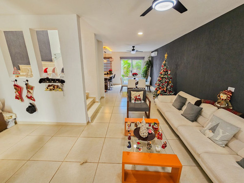 Casa · 3 Recámaras · Jardines Del Sur 6 · Alberca · Seguridad · Remodelada