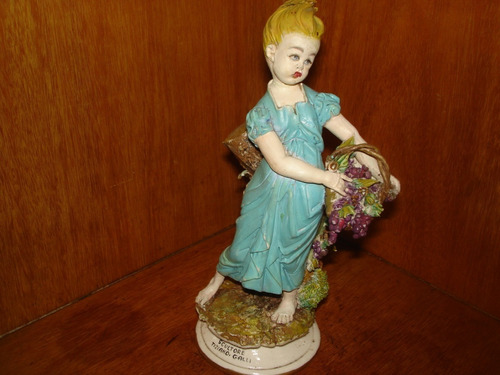 Figura De Porcelana Capodimonte Tiziano Galli Joven Con Cest