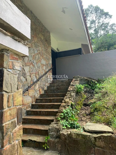 Gran Casa 4 Dormitorios Y 3600m2 De Jardín, Zona Golf, Punta Del Este