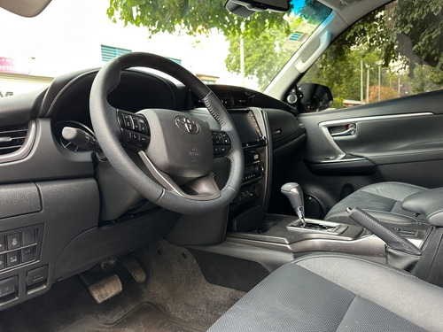 Imagen 7 de 8 de Toyota Hilux Sw4 Tdi Srx At (l21) 5.000km