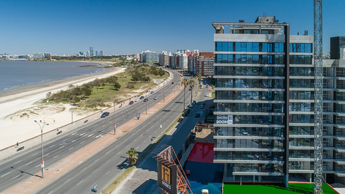 Rambla Gran Apto. Liv.com Con. Tza. 3 Dorm C/placares (1 Suite Y Vestidor), 3 Baños, Cocina Equipada. Gran Terraza 7 M2 Al Frente.2 Bbcoas, Piscina Climatizada. Vigilancia 24hs Gran Vista .