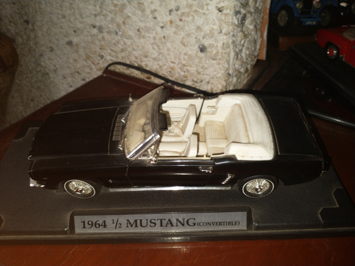 Carro A Escala 1 / 18 Mustang 1964
