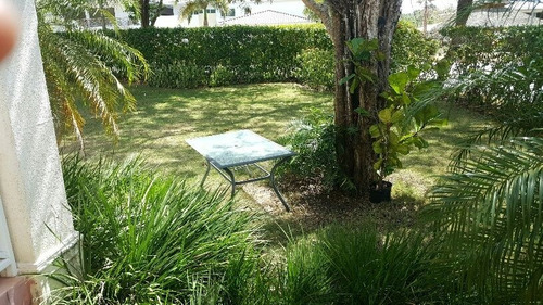 Apartamento De 2 Habitaciones En Las Brisas Guavaberry - Juan Dolio, Con Jardin