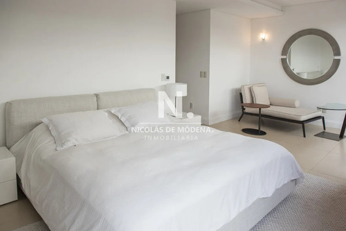 Apartamento Unico Frente Al Mar, Zona Puerto Con Piscina Propia.
