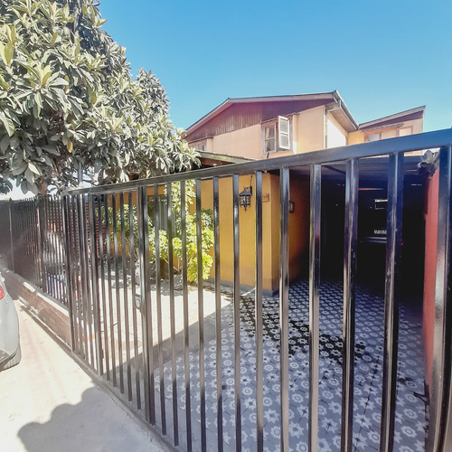 Casa Con Seis Piezas Y Estilo En Comuna De La Granja