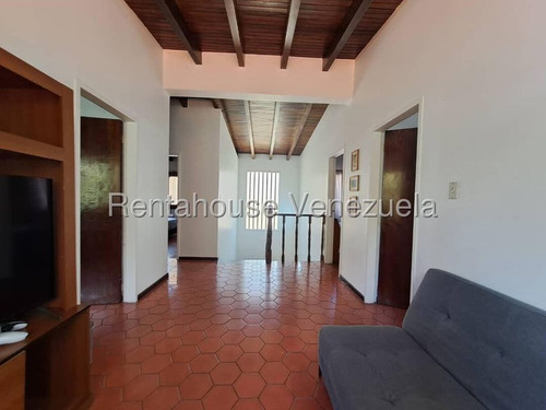 Casa En Venta En Santa Paula Caracas Calle Cerrada Pozo Agua