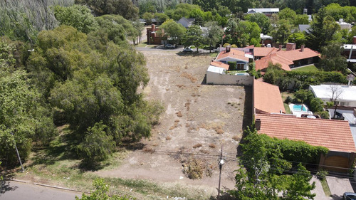 Lotes Únicos En Barrio Belgrano, A Metros Del Parque Y Tenis Club
