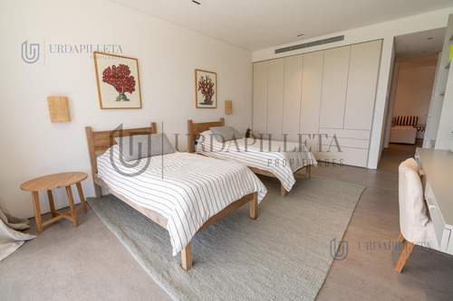 Apartamento En Venta En Punta Del Este, The Colette. amoblado.