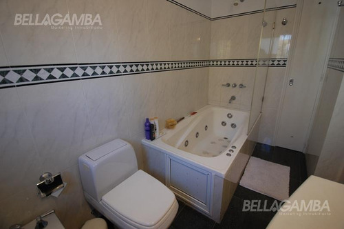 Imagen 17 de 26 de Muy Lindo Chalet En Dos Plantas Con Hermoso Pulmón. Excelente Zona Residencial.