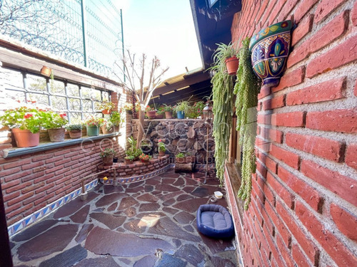 Casa En Venta En Huertas La Joya, Estilo Campestre, Con 4 Recámaras