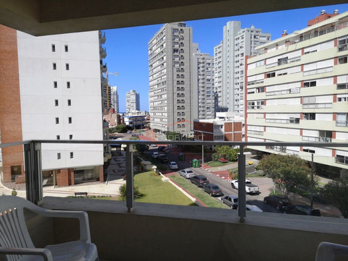 Imagen 1 de 30 de Apartamento En Alquiler, Punta Del Este, Próximo A Playa Brava Y Mansa, Buenos Servicios, Próximo Enjoy, Conrad