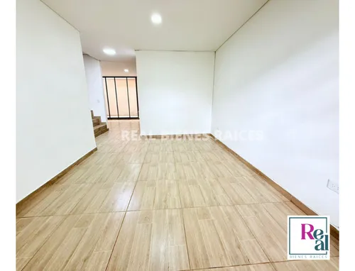 Se Arrienda Hermosa Casa Unifamiliar En Unidad Abierta.