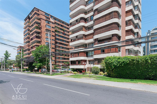 Amplio, Vista Despejada, 3 Dorm, 3 Baños, Servicios, Salita
