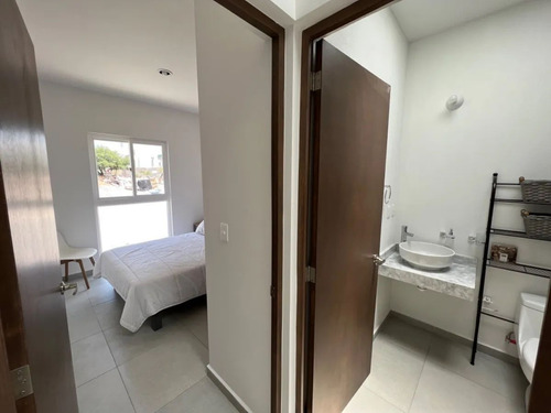 Casa De Una Planta En Zona Desarrollo San Pablo, Paseo De Creta, Muy Bonita!