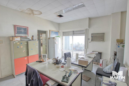 Galpón De 500m2 Con Tres Oficinas Y Vestuarios - Olivos
