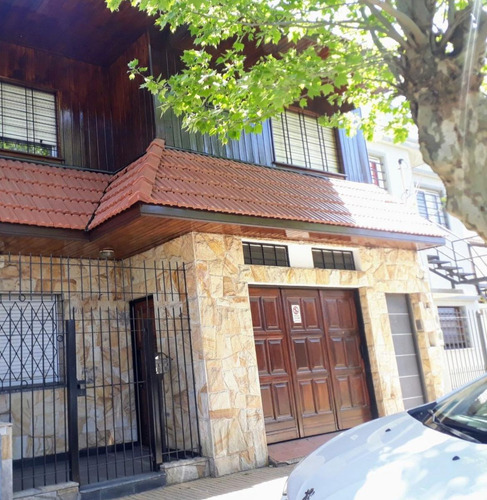 Urquiza 1769, Quilmes ¡casa De Cinco Ambientes A La Venta!