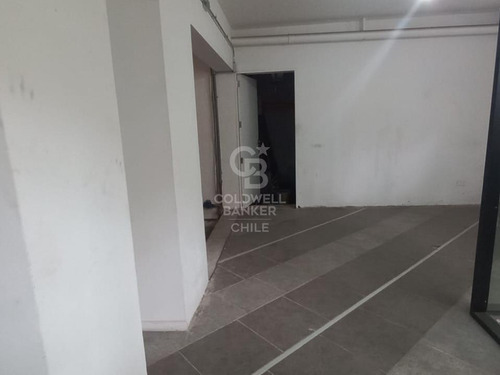 Local Comercial Estratégico Frente Al Metro Santiago