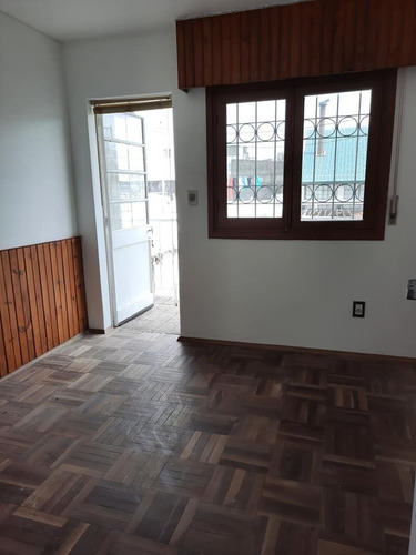 Alquilo Casa Ph Un Dormitorio Con Terraza En Buceo. Sin Gastos Comunes