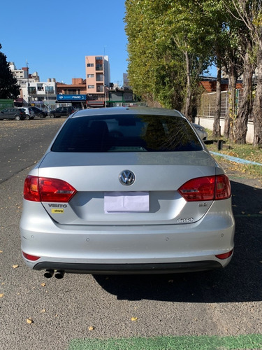Imagen 4 de 12 de Volkswagen Vento 2.5 Luxury Manual