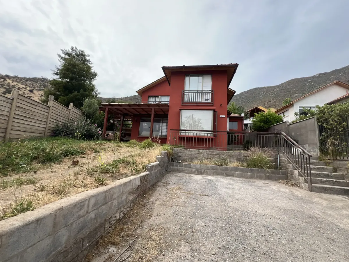 Imagen 2 de 27 de Casa En Hermoso Lugar De Santiago, Con Vista A Cerros.