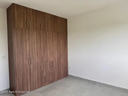 Casa De 4 Recámaras Con 1 En Planta Baja - Venta. El Mirador