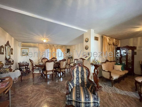 Town House En Venta En Urb. Privada Maracay 25-16988 Holder