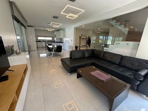 Casa En Venta Puerto Roldan Vista Al Lago Calidad Premium