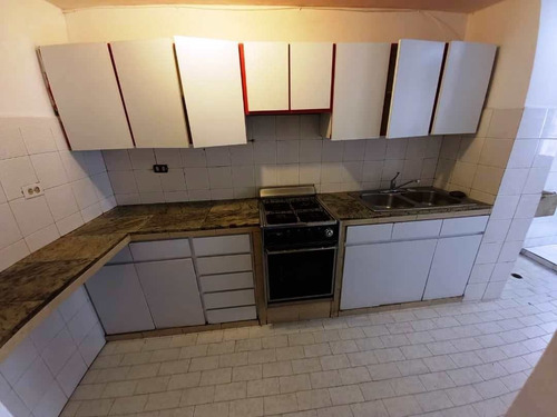 Imagen 7 de 15 de Venta Apartamento La Candelaria, 3habitaciones,2baños,1puesto. Desocupado