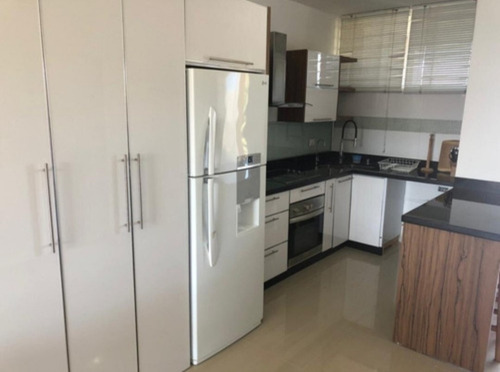 Imagen 2 de 8 de Venta De Apartamento Lecheria Las Marinas