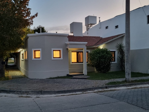 Casa Esquina En B° San Carlos